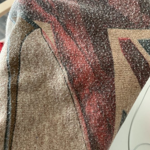 Beige Long Sweater Union Jack Heel Design - Picture 4 of 5